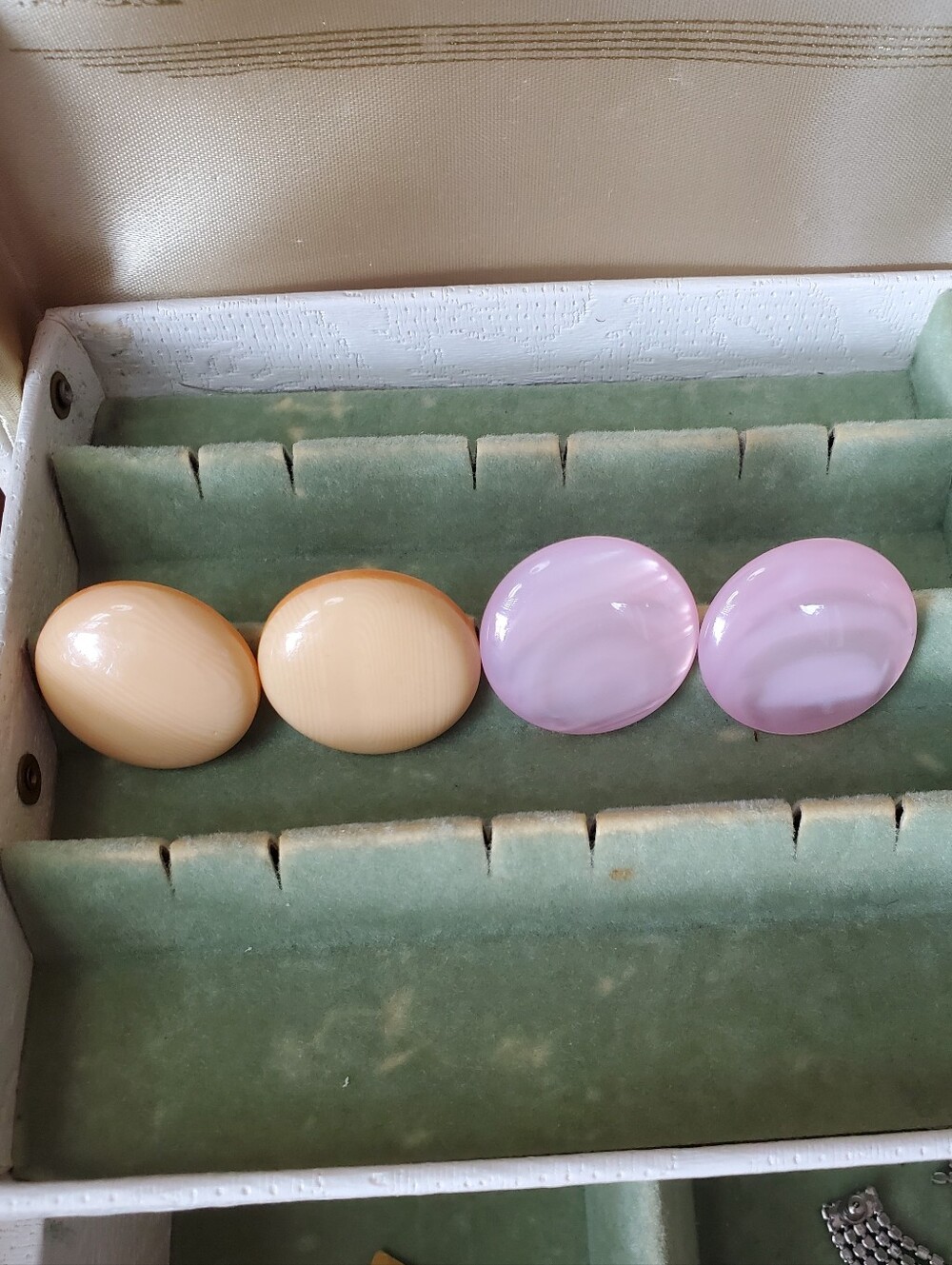 Vintage Classic Round Clip-On Earrings in Peach and Lavender